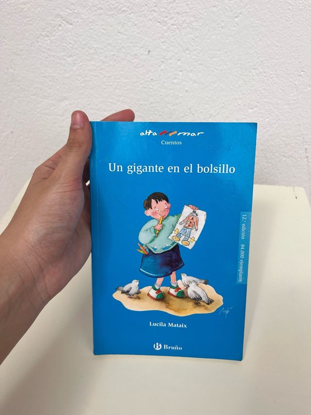 Un gigante en el bolsillo (Alta Mar: Cuentos / ...
