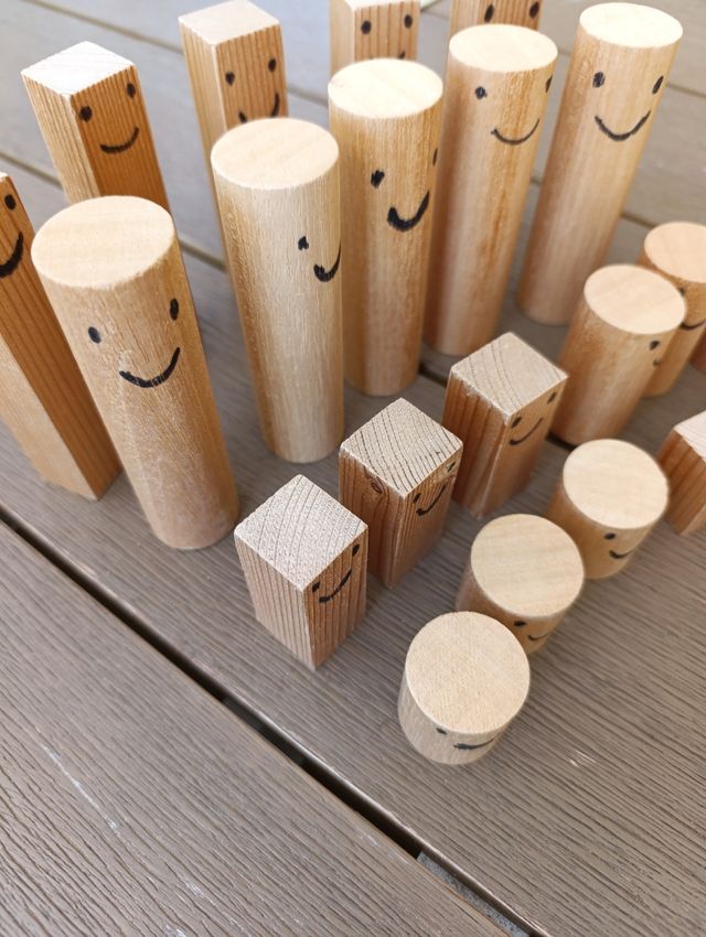 Figuras de madera para terapia. Constelaciones Fam