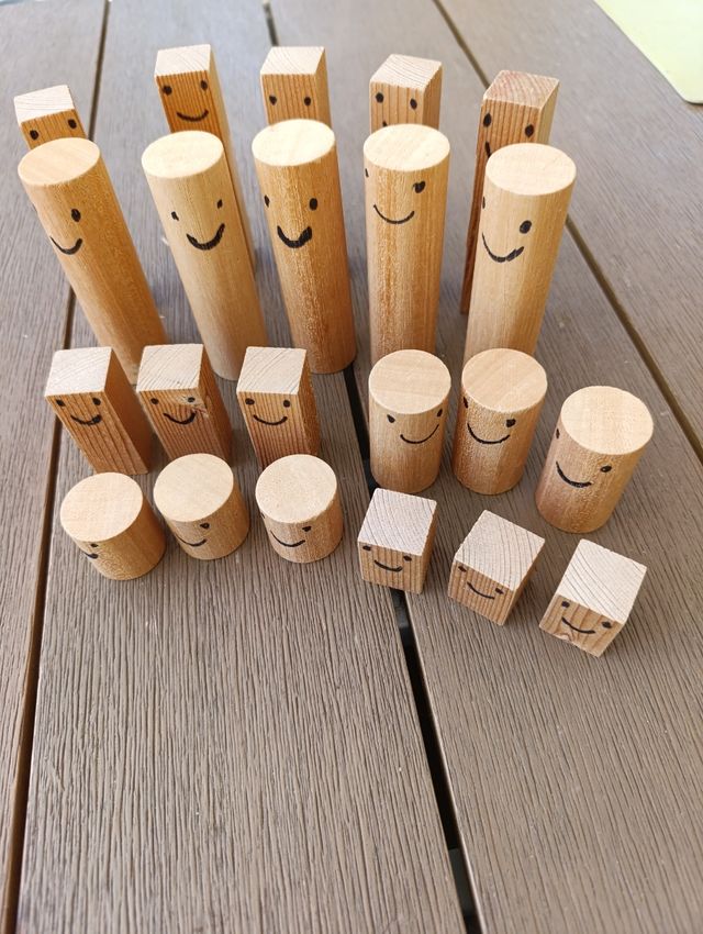 Figuras de madera para terapia. Constelaciones Fam