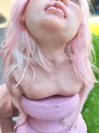 Escultura, figura bustop artista BIBSLOVELYPAM