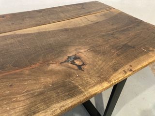 Mesa antigua nogal con patas negras hierro