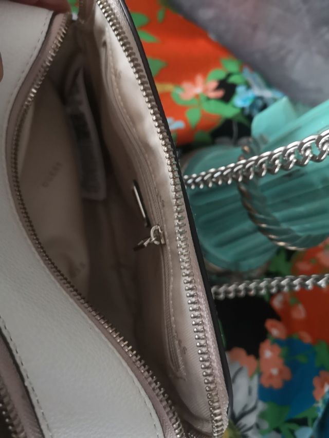 BOLSO BANDOLERA AUTÉNTICO GUESS