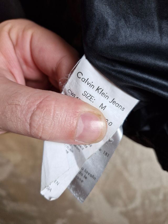 Piumino Calvin Klein nero in ottime condizioni. 