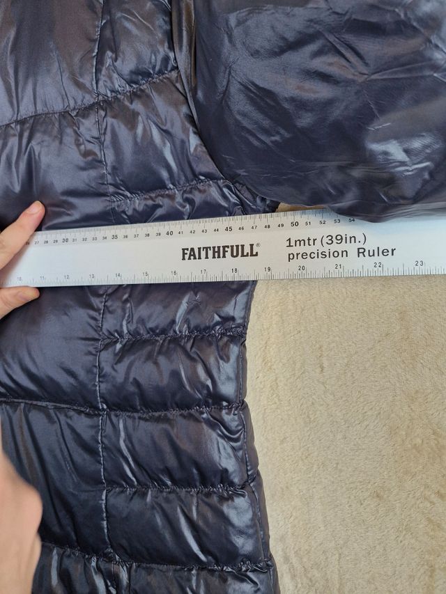 Piumino Calvin Klein nero in ottime condizioni. 