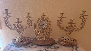 Elegante juego reloj y 2 candelabros bronce