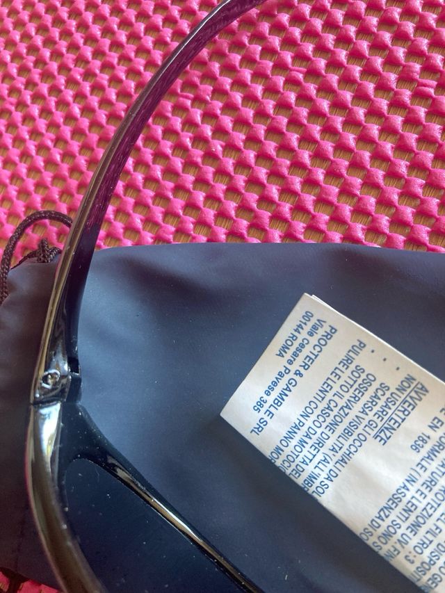 Occhiali da sole neri - nuovi