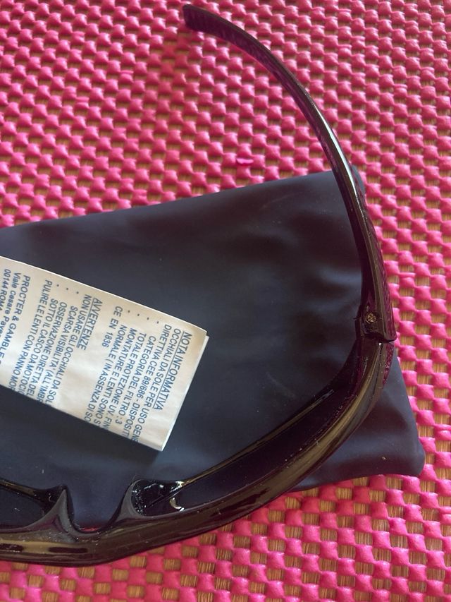 Occhiali da sole neri - nuovi