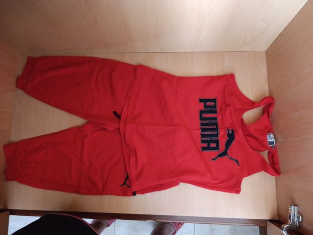 Conjunto deportivo Puma rojo, tiene un desconocido