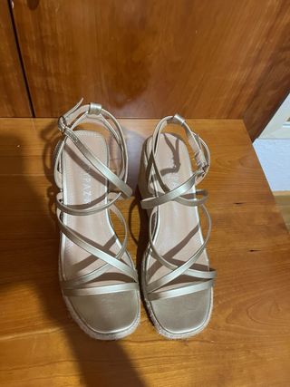 Sandalias doradas
