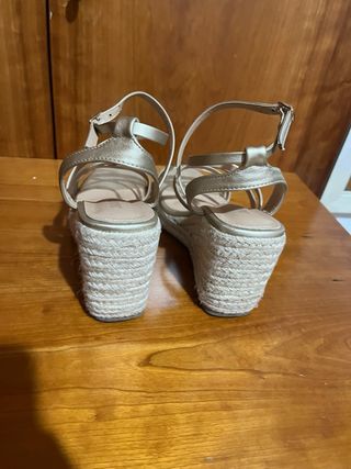 Sandalias doradas