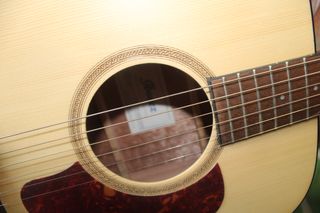 CHOLLAZO: GUITARRA ACÚSTICA IBANEZ