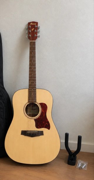 CHOLLO: LOTE GUITARRA ACÚSTICA PRO + COLGADOR