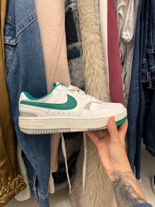 Nike verde y blanco