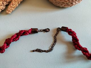 Collar rojo con cuentas