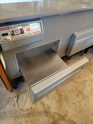 Nevera expositora de refrescos