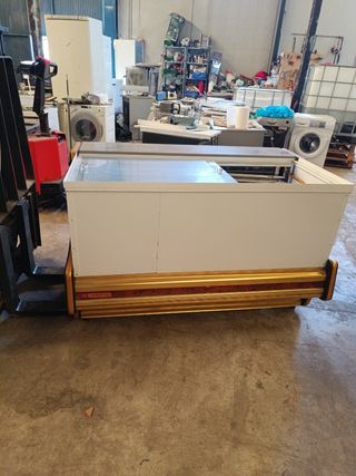 Nevera expositora de refrescos