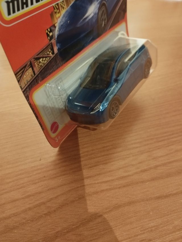 Matchbox Tesla Model Y Azul