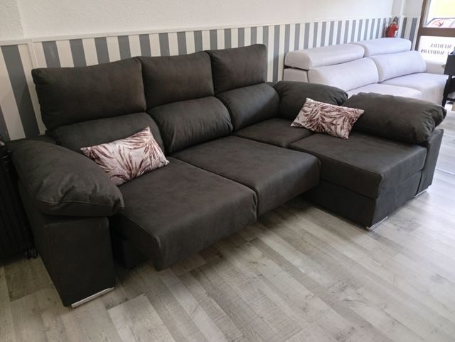 Sofá Cama con pouf movible.