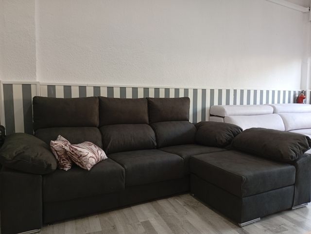 Sofá Cama con pouf movible.