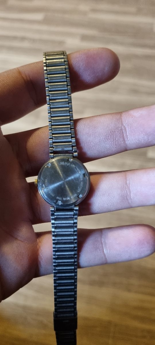 Reloj Lorus dorado y blanco 
*IMITACION*