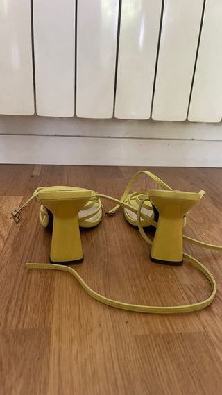 Sandalias tacón ZARA amarillas 39
