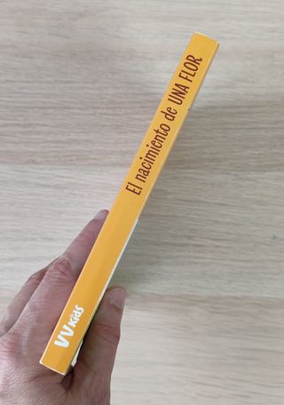 Libro infantil: El nacimiento de una flor