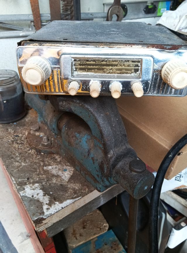 Radio antigua para coche marca Philips