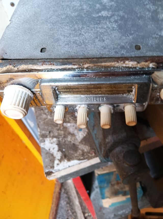 Radio antigua para coche marca Philips