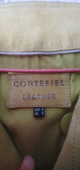 Chaqueta ante Cortefiel mostaza