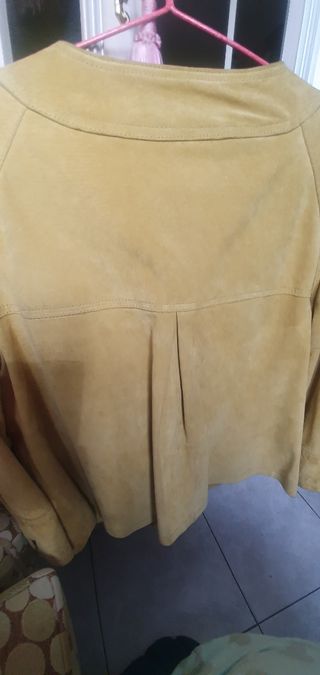 Chaqueta ante Cortefiel mostaza