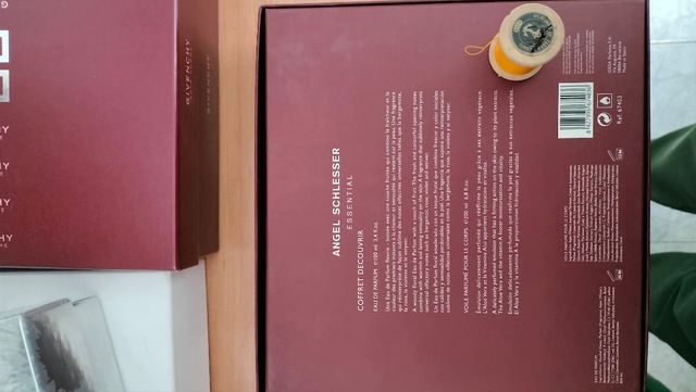 Eau de Perfume y Voile. Ángel
schlesser