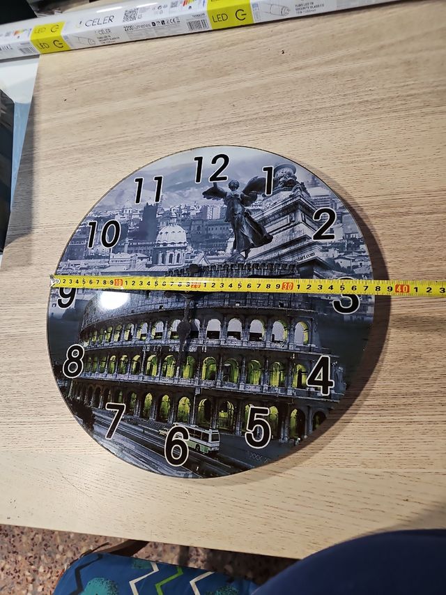 Reloj de pared del Coliseo de Roma.