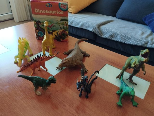 Dinosaurio figuras y cuento