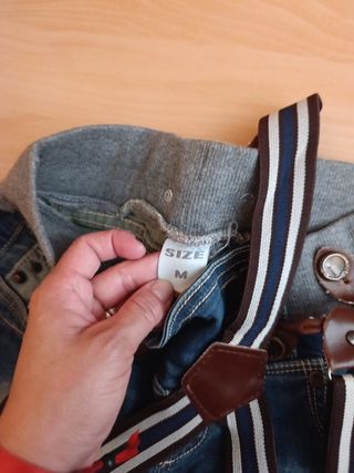 Pantalones vaqueros con tirantes