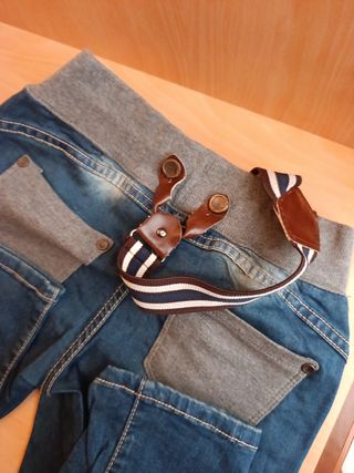 Pantalones vaqueros con tirantes