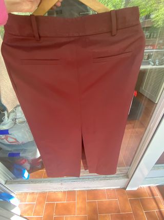 Hermosa falda midi burdeos 