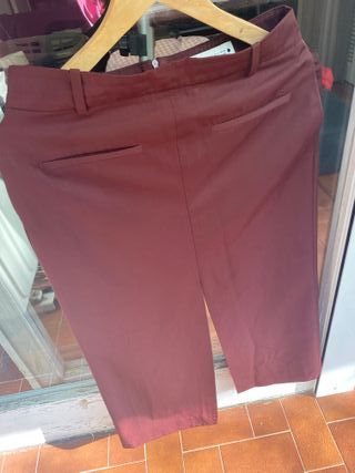 Hermosa falda midi burdeos 