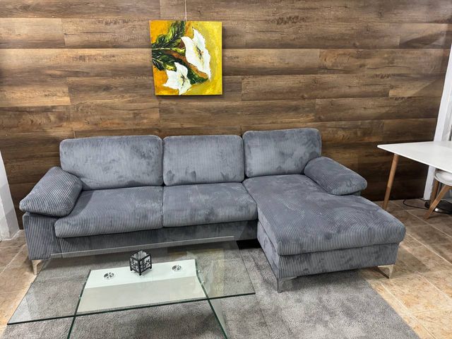 Oportunidad: Sofá Ciryl Gris Terciopelo ¡Nuevo!
