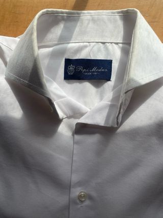Camisa de traje blanca
