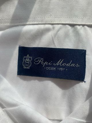 Camisa de traje blanca