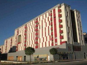 SE ALQUILA GARAJE PARLA ESTE