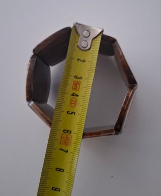 Pulsera tipo hueso auténtico.