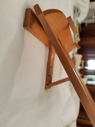 Atril de madera con múltiples posiciones