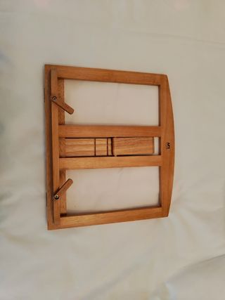 Atril de madera con múltiples posiciones