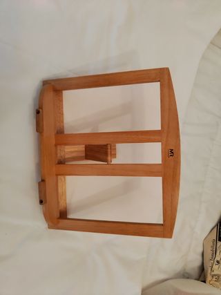 Atril de madera con múltiples posiciones