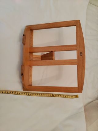 Atril de madera con múltiples posiciones