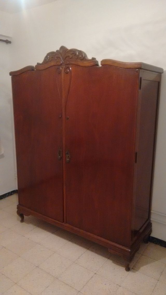 Ropero armario de madera antiguo