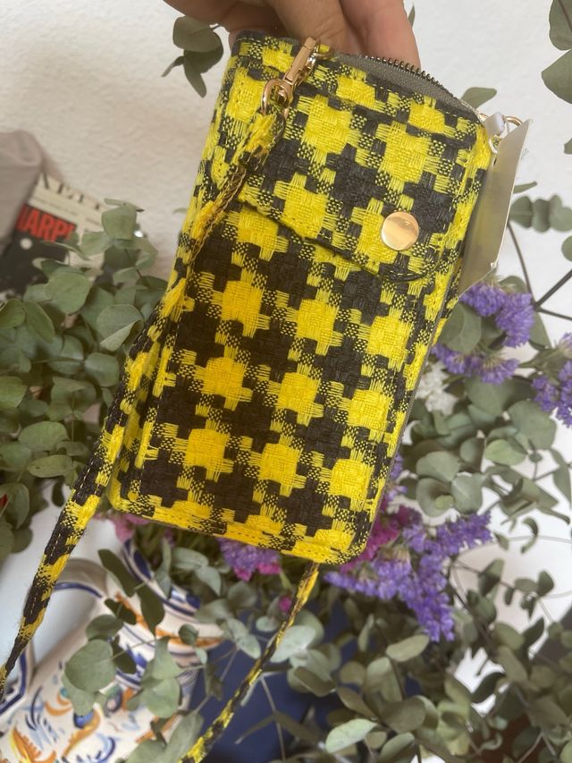 Bolso bandolera amarillo y negro