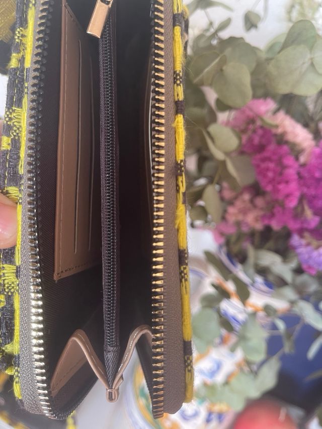 Bolso bandolera amarillo y negro