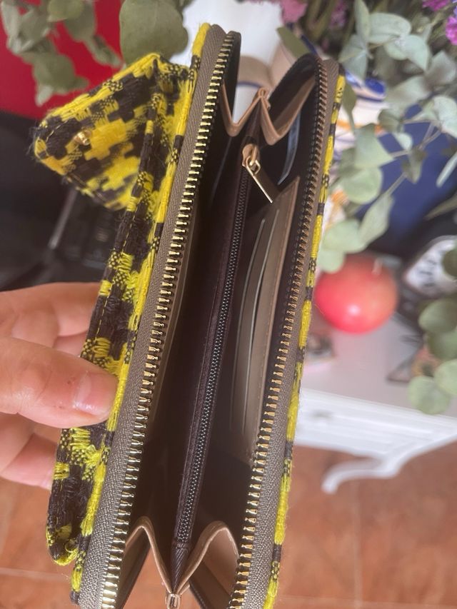 Bolso bandolera amarillo y negro